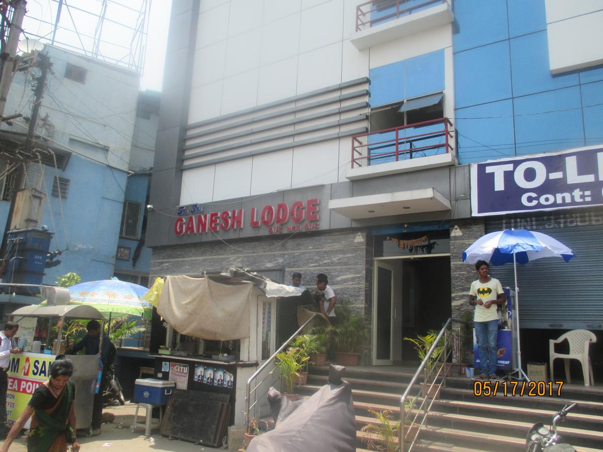 Sri Sai Ganesh Lodge ไฮเดอราบัด ภายนอก รูปภาพ